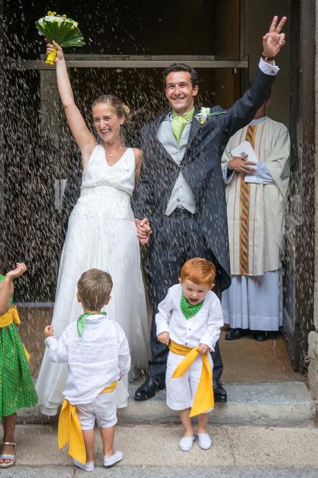 006_portrait_sortie-eglise-petales_mariage_studio-sud_170414_