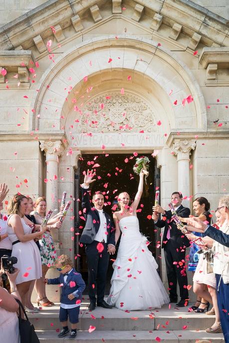 001_portrait_sortie-eglise-petales_mariage_studio-sud_180239_