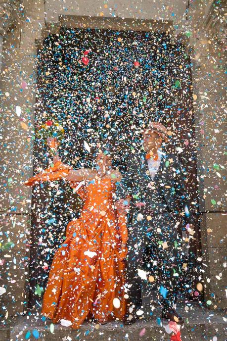 002_portrait_sortie-eglise-petales_mariage_studio-sud_165215_