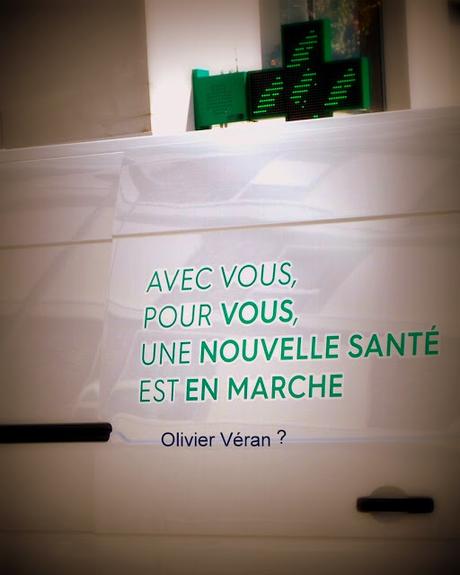 aujourd'hui peut-être, deux mains abandonnées