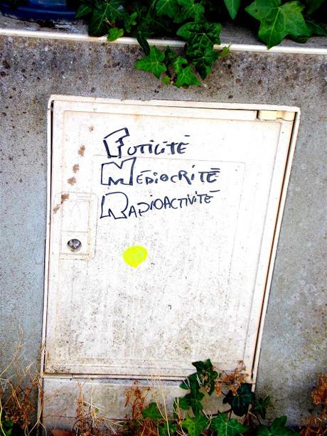 aujourd'hui peut-être, deux mains abandonnées