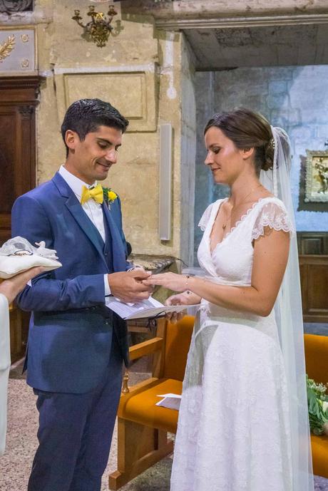 Mariage à Uzès, les mariés échangent leurs alliances