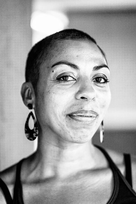 Tenir - Lisette Lombé Tenir - Lisette Lombé