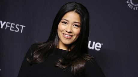 Gina Rodriguez en vedette de la comédie The Aliens Are Stealing Our Weed ?
