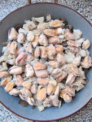 Filets de colin aux moules & aux champignons Filets de colin aux moules & aux champignons