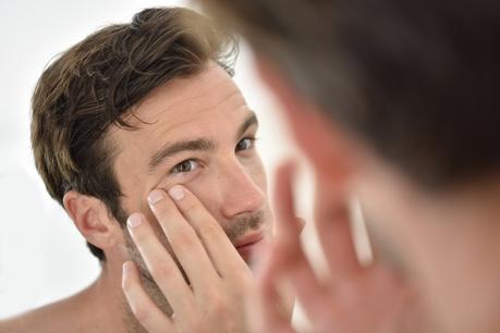 Conseils et astuces pour lutter contre les cernes masculines