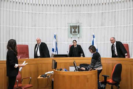 Israël : La Cour suprême se penche sur la validité de l’accord Gantz/Netanyahu