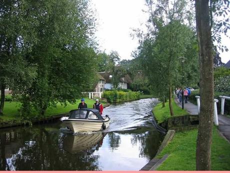 Pays Etranger - La  Hollande - Charmant Village sans route