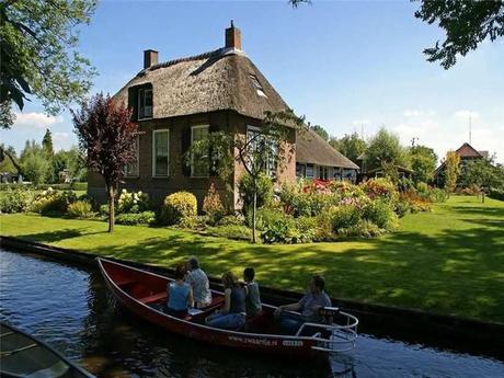 Pays Etranger - La  Hollande - Charmant Village sans route