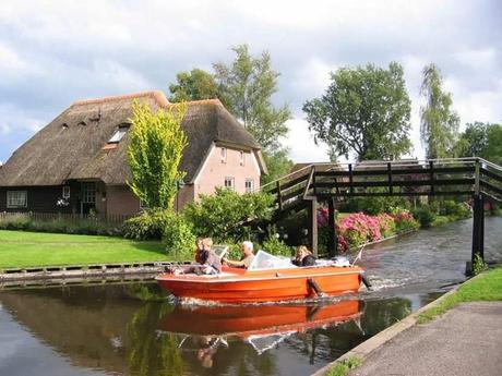 Pays Etranger - La  Hollande - Charmant Village sans route