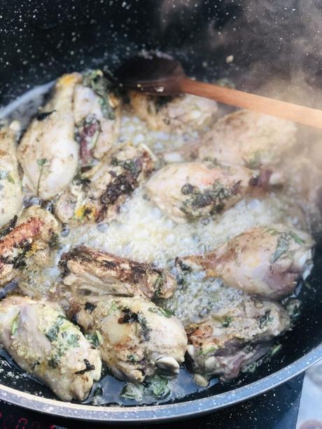 Briani poulet : un plat à base de riz épicé très populaire à l’île Maurice, un classique à la fois street-food, festif et un plat complet du quotidien !