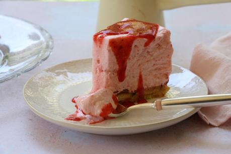 Gâteau nuage glacé aux fraises
