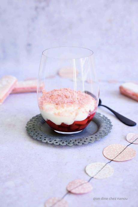 skyr Danone , rhubarbe , poudre hibiscus , dessert facile , léger