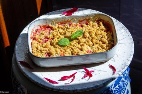 Dessert de saison – Crumble végétal fraise/rhubarbe