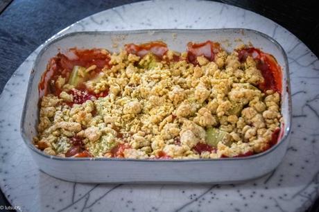 Dessert de saison – Crumble végétal fraise/rhubarbe