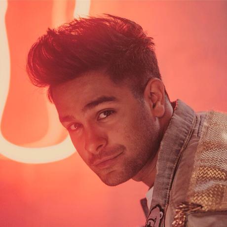 Asim Azhar recite beautifully ‘faslon ko takalluf hai’ naat