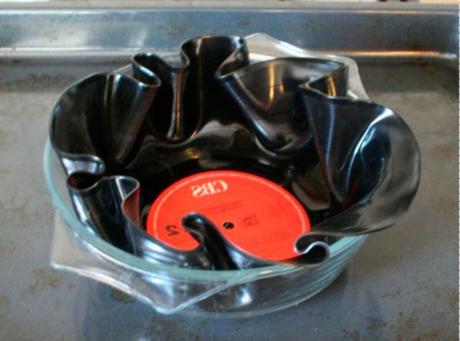 17/05/2020 – L’ASTUCE DU DIMANCHE… »Recycler son vieux vinyle en corbeille » (Cliquer pour voir la suite…)