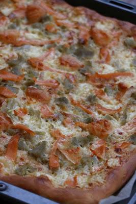 Pizza crème fraiche truite fumée et coeurs d'artichaut