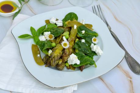 Salade de légumes verts croquants au chèvre frais