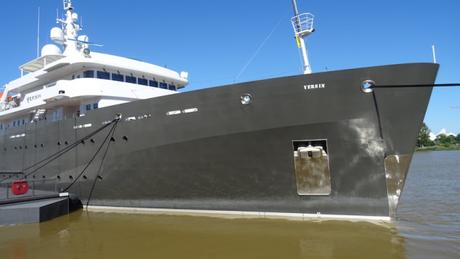 Le Yersin dans le port de la Lune