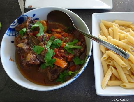 Queue de bœuf à la bière et la marjolaine Queue de bœuf à la bière et la marjolaine