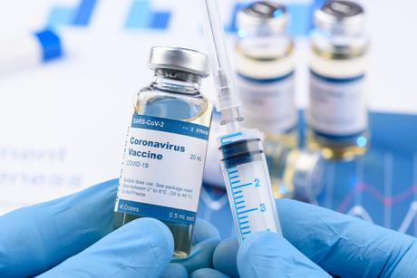C’est le premier vaccin anti-COVID-19 à passer le cap de l’essai clinique (donc chez l’Homme) de phase 1 (Visuel AdobeStock_336028162)