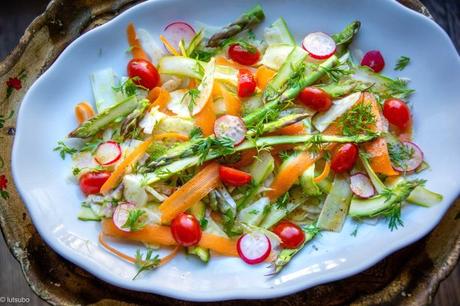 A manger tout cru ! – Salade d’asperges vertes et fenouil