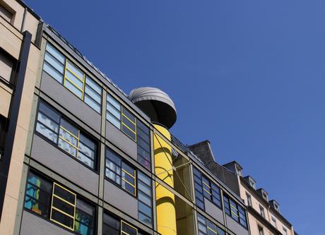 Promenade ensoleillée dans le 11ème arrondissement de Paris