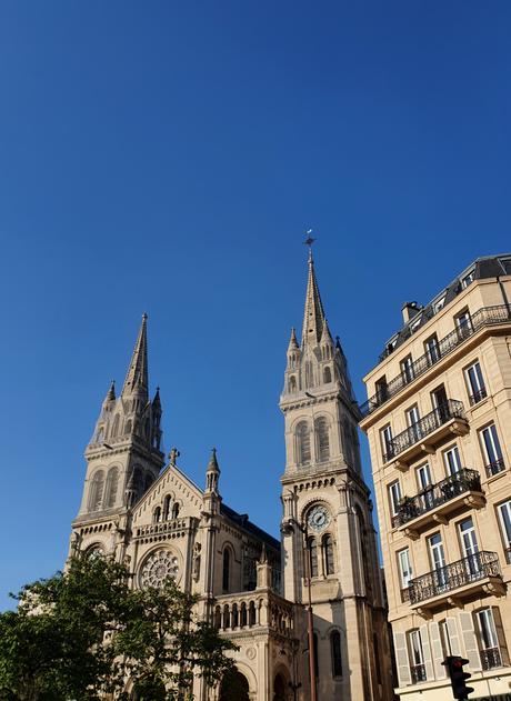 Promenade ensoleillée dans le 11ème arrondissement de Paris