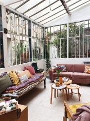 Promenade ensoleillée dans le 11ème arrondissement de Paris