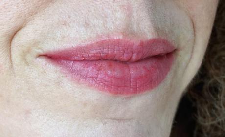 Loésia, rouge bio - teinte Cerise estompée Loesia, le bio luxueux à vos lèvres