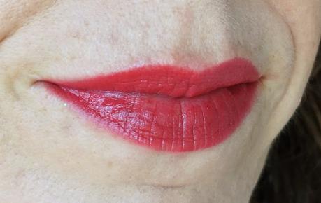 Loésia, rouge bio - teinte Cerise Loesia, le bio luxueux à vos lèvres