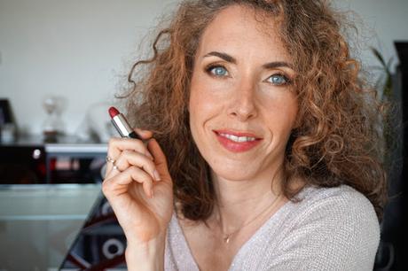 Loésia, rouge bio - teinte Cerise estompée Loesia, le bio luxueux à vos lèvres