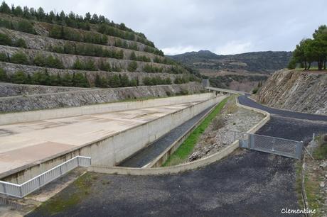 Le Barrage de Caramany sur l'Agly dans la commune de Cassagnes Le Barrage de Caramany sur l'Agly dans la commune de Cassagnes