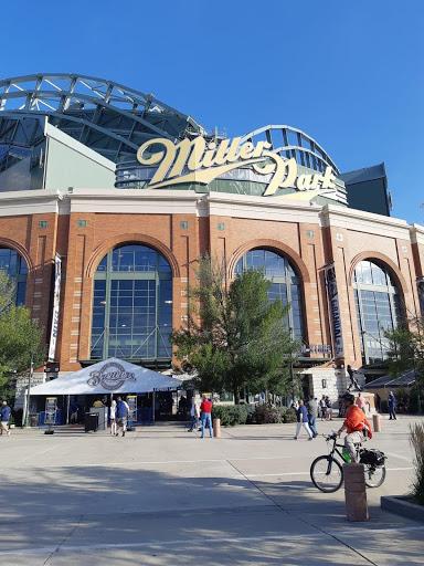 Bière artisanale – 7 stades MLB en 11 jours: partie 4, Miller Park à Milwaukee

 – Houblon