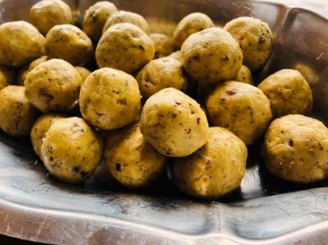 Journal de bord du déconfinement #71 – Biscuits indiens à la farine de pois chiche et cardamome – Besan Ladoo – et autres recettes à la farine de pois chiche Journal de bord du déconfinement #71 – Biscuits indiens à la farine de pois chiche et cardamome – Besan Ladoo – et autres recettes à la farine de pois chiche