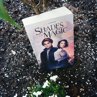 Shades of Magic, tome 1 de Victoria E. Schwab Shades of Magic, tome 1 de Victoria E. Schwab
