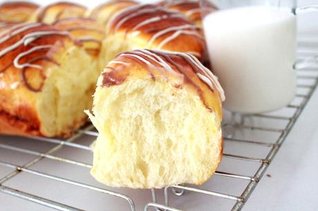 BRIOCHE LÉGÈRE A LA CONFITURE BRIOCHE LÉGÈRE A LA CONFITURE