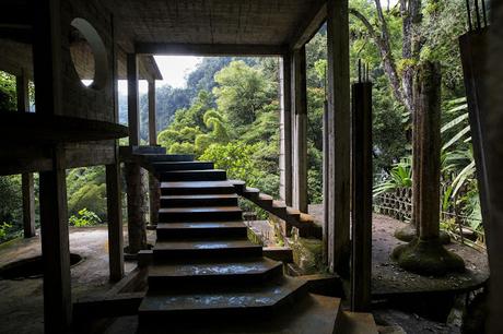 prenez place sur la vieille chaise prenez place sur la vieille chaise