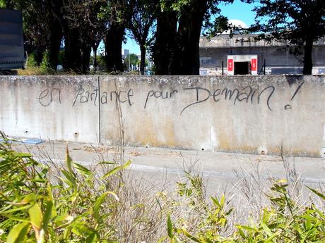 prenez place sur la vieille chaise prenez place sur la vieille chaise