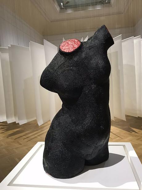 Des sculptures perlées de Beya Gille Gacha