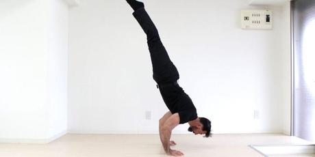 handstand push up pompe en équilibre