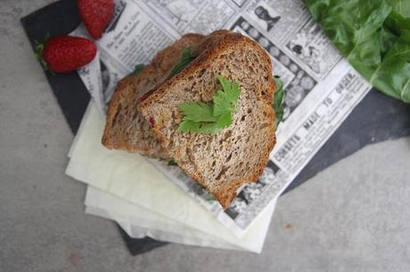 Cuillère et saladier : Sandwich grillé fraises-tapenade-blettes