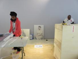 Visions archipéliqures 2016 Le moment magique du montage avec Yvana Vaïtilingom;scénographe