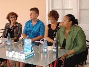 Présentation du livre Curating in the Caribbean au Centre Wifredo Lam Présentation au Centre Wifredo Lam pendant la Biennale de La Havane de Curating in the Cribbean, ouvrage collectif, ,initié et coordonné par Barbade 2012 Avec Allispn Thompson, Alissandra Cummins, José Manuel Noceda, Axel Lapp