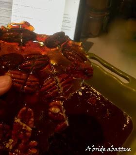 Un brownie aux noix de pecan caramélisées