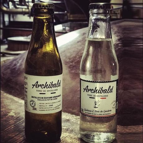 Né en distillerie. Le tonic Archibald trouve son origine dans la distillerie au cœur de la Charente. Issu d'un savoir-faire transmis depuis plusieurs générations, c'est ce qui explique son goût et son caractère différent des autres tonics.