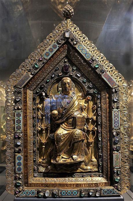 1166 ca Chasse de saint Servais Tresor de la Cathedrale Maastricht