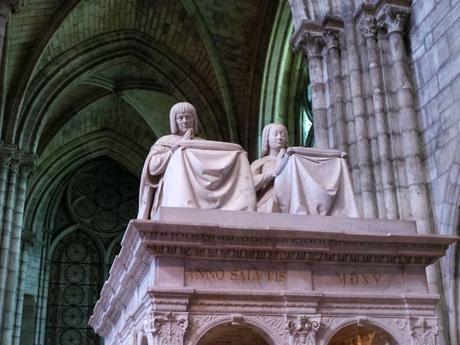 Basilique cathédrale abbaye saint Denis roi reine monarchie CMN monument historique