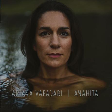 Anahita, le nouvel album d'Ariana Vadafari est une merveille Anahita, le nouvel album d'Ariana Vadafari est une merveille
